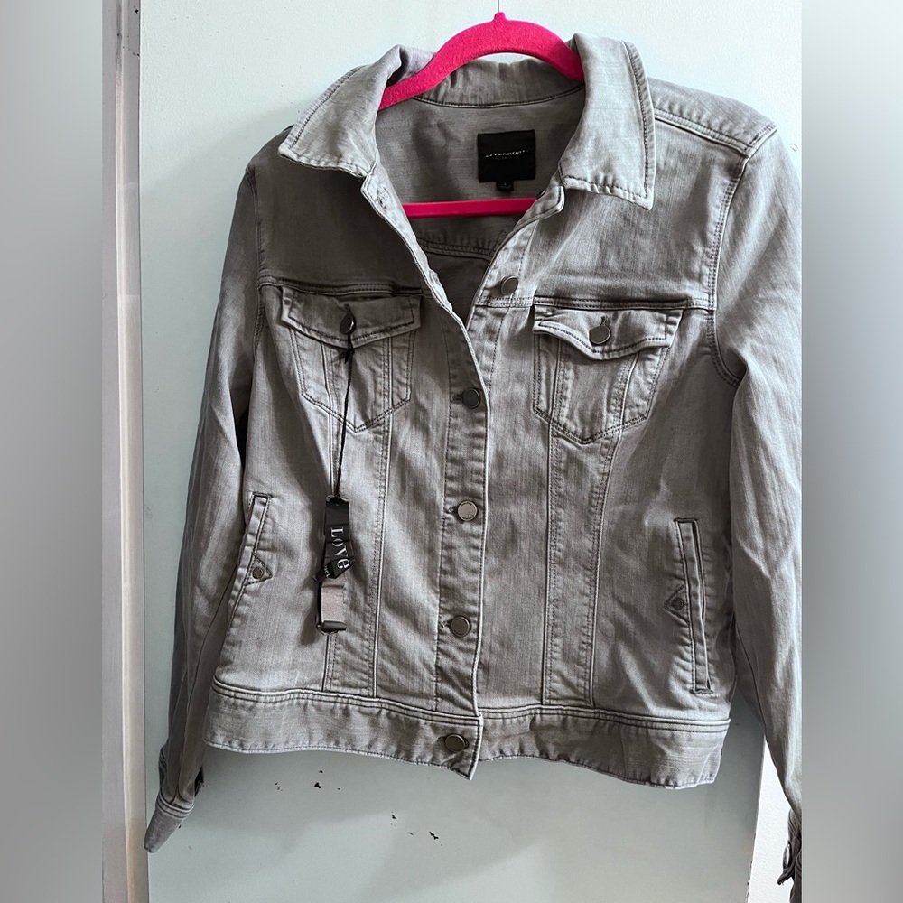 Love by Liverpool size L. Cotton and spandex. Grey Green color.